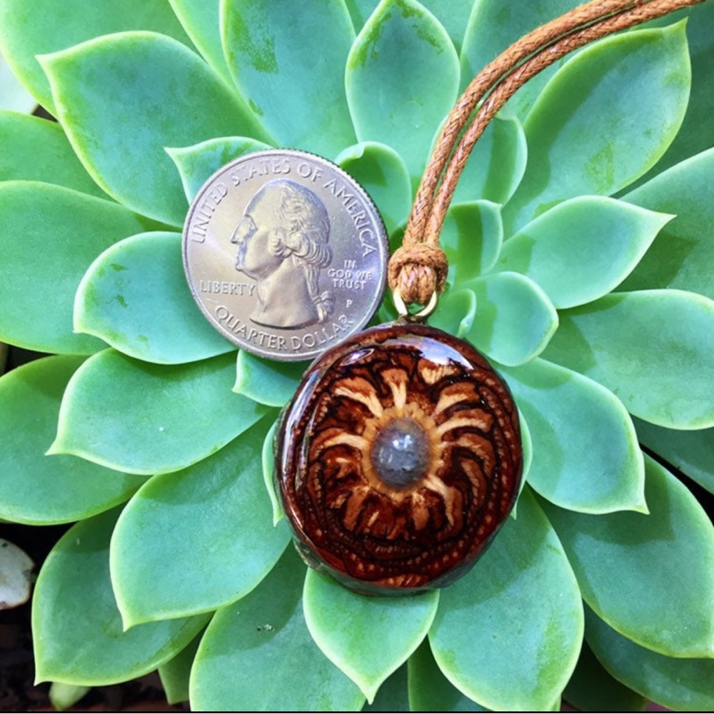 LIKE NEW Green Aventurine Pinecone Necklace - Picture 2 of 5
